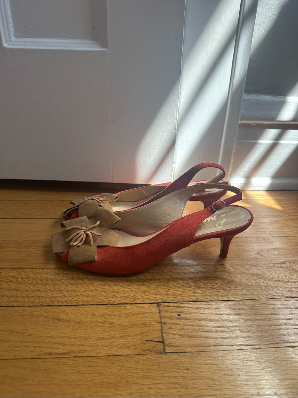 Butter Red Slingback Kitten Heels with Tan Bow Sz 9